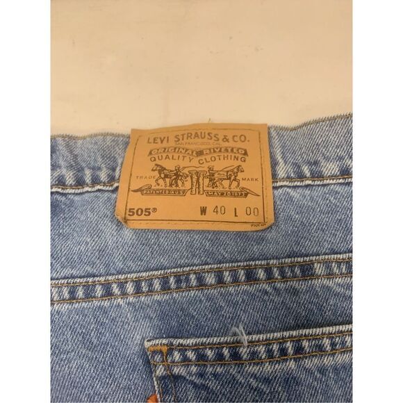 Vintage Levi's Denim Shorts - Picture 7 of 7